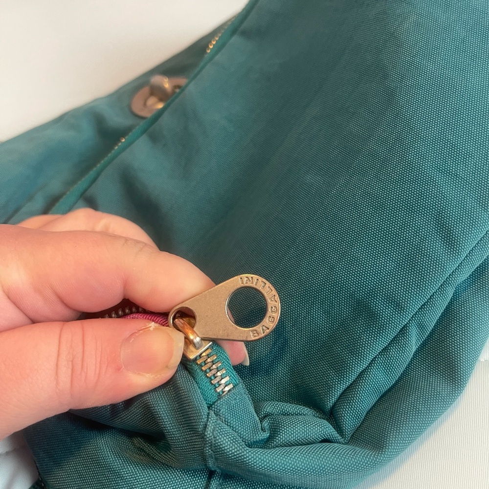 Baggallini Nylon Crossbody Handbag Purse Lock Top Zip Aqua and Pink - Picture 9 of 14